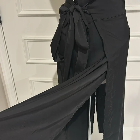 Elegant Black Women's Skirt - Picture 3 of 4